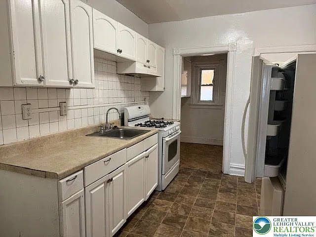 208 Ridge Ave — Photo 6