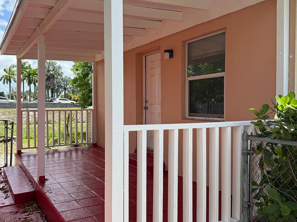 1st image of 7818 Grand Canal Dr