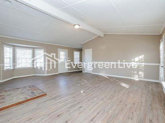 4th image of 544 Bellevue St