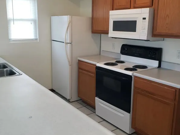 University Village Townhome - HBP-1, 722 N 8th St #696ce28de, Terre Haute, IN 47807