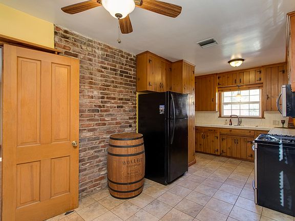Kitchen includes use of Refrigerator, stove and microwave