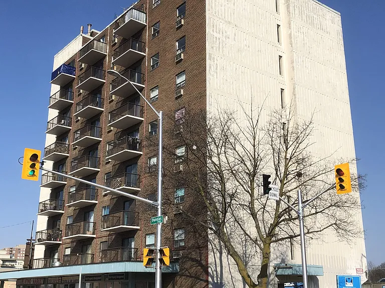 470 Dundas St — Photo 19