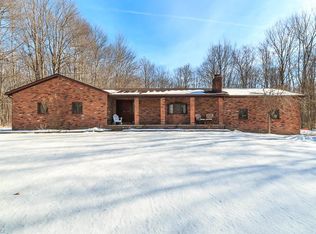 17445 Messenger Rd, Chagrin Falls, OH 44023