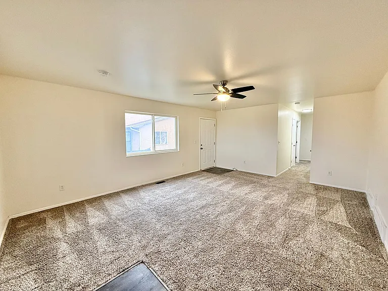 636 E Clarion Dr #B — Photo 8