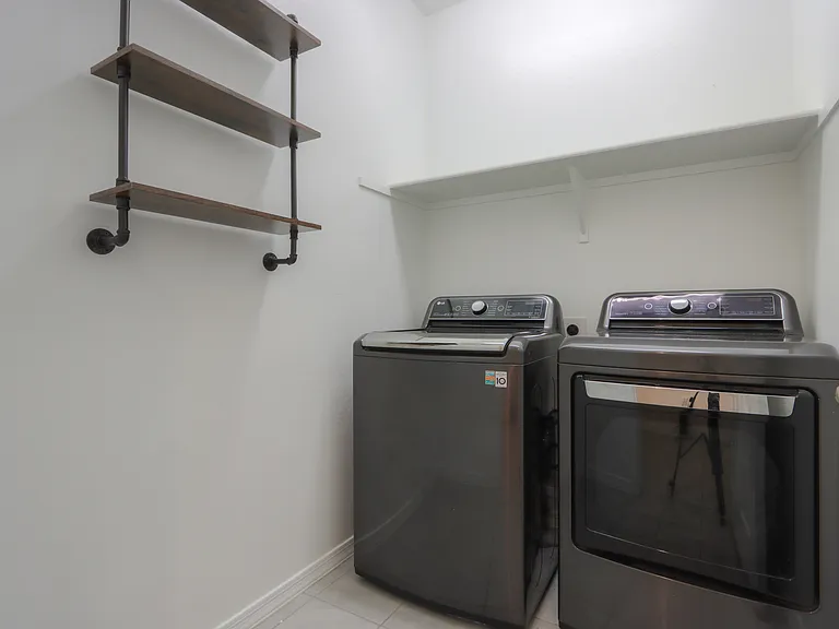 832 S Strahan Pl — Photo 9