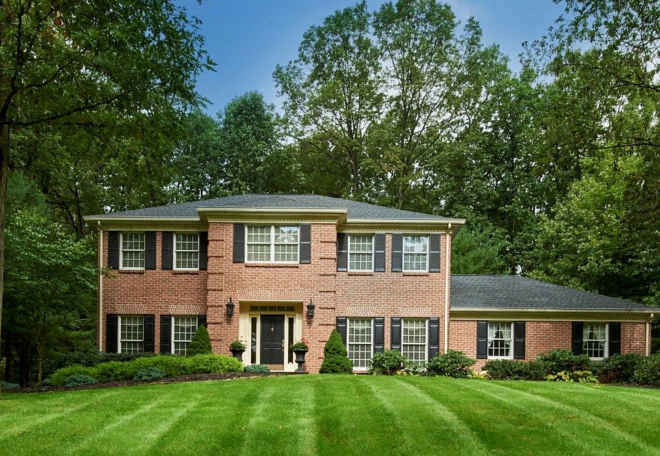 1st image of 2418 Oak Leaf Dr