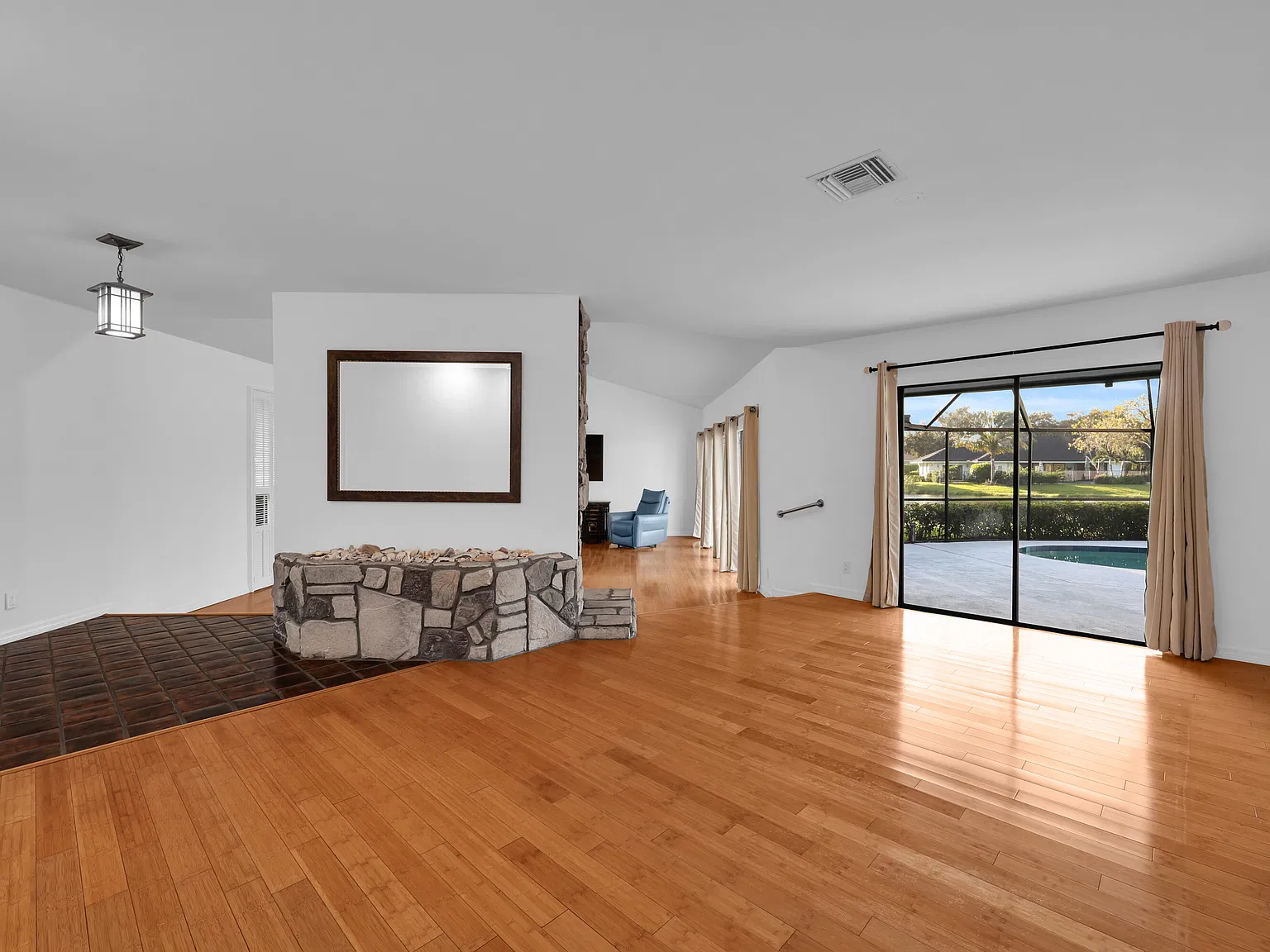 3 bed, 3.5 bath, 2552 sqft, $7,500 — Photo 3