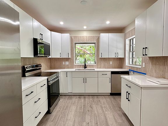 4th image of 1548 Eastward Ho Ln