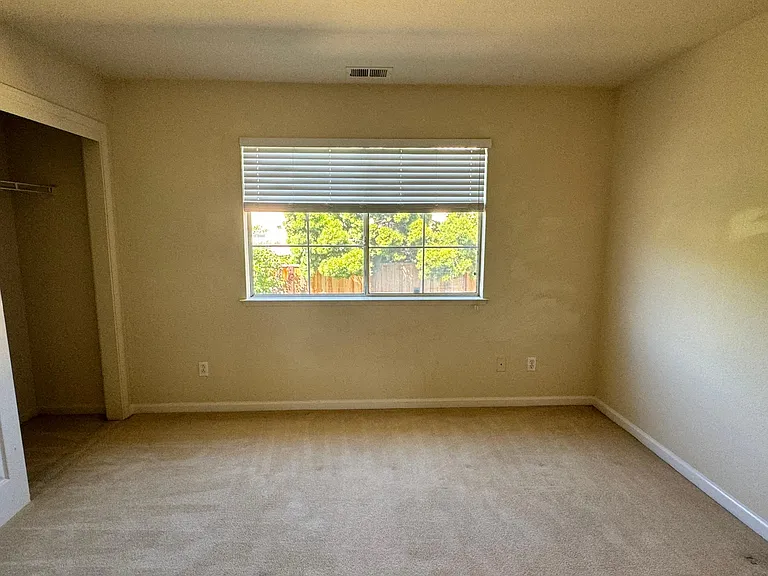 189 Clarence Way — Photo 11