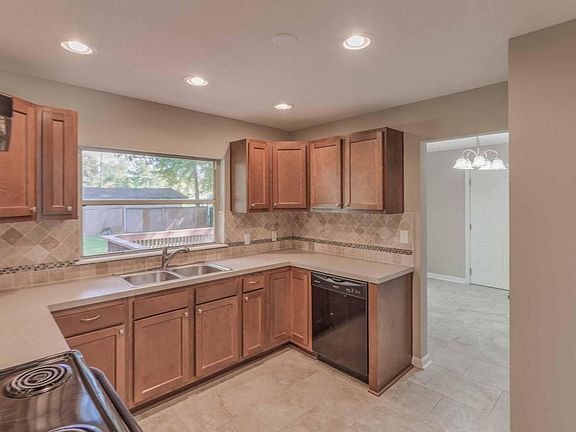3rd image of 4039 Anvers Blvd