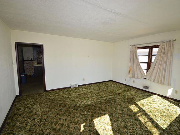 3rd image of 2609 Isabella St