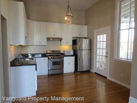 2nd image of 400 Oak St APT 6
