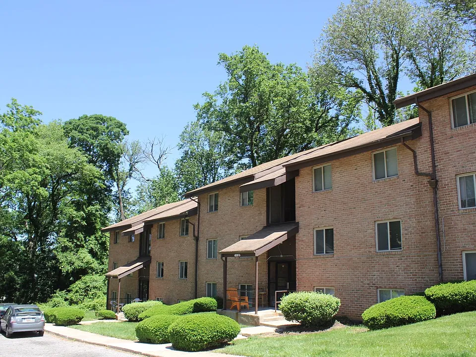 4020 1/2 N Rogers Ave