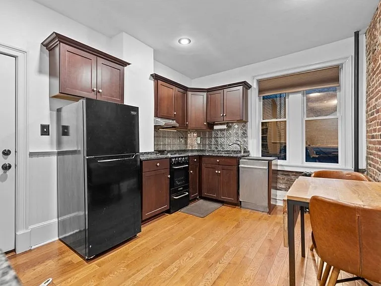 33 Irving St #4 — Photo 1
