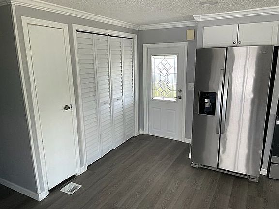 3rd image of 374 Hague St