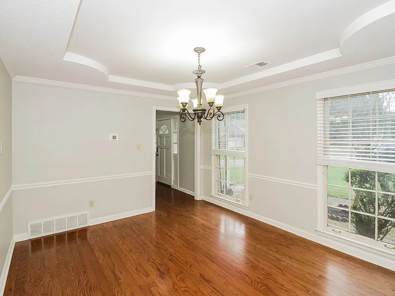 405 Locust Grove Dr — Photo 6