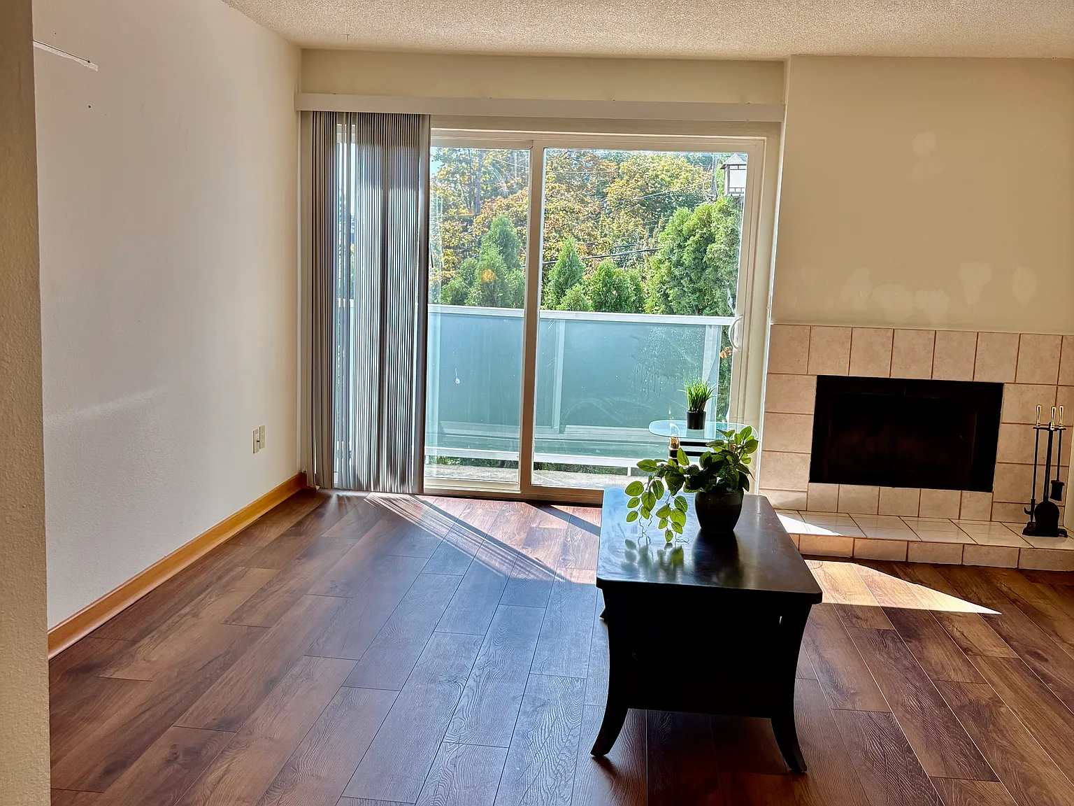 2 bed, 1.5 bath, 1100 sqft, $2,075 — Photo 2