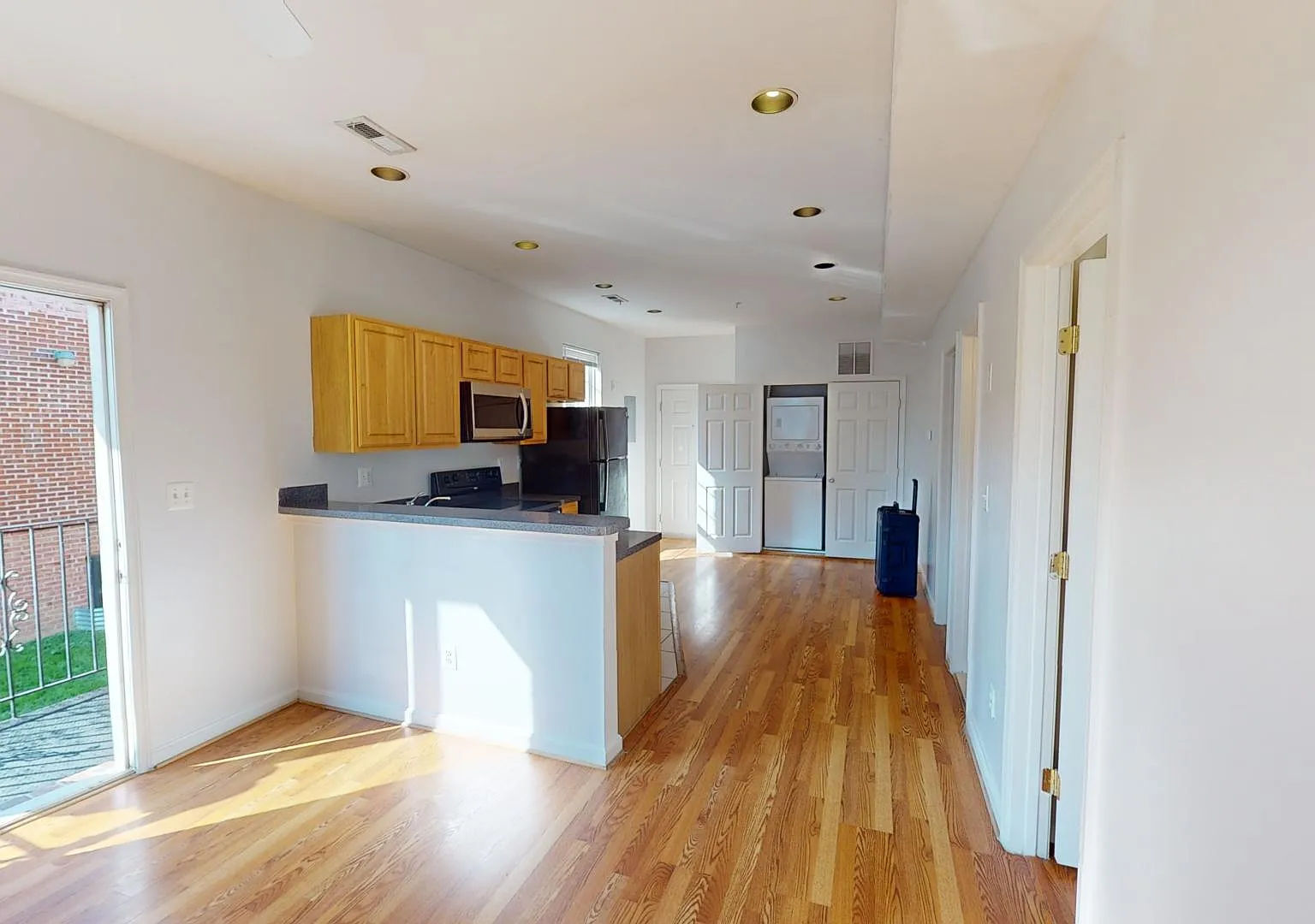 2 bed, 899 sqft, $2,298 — Photo 2