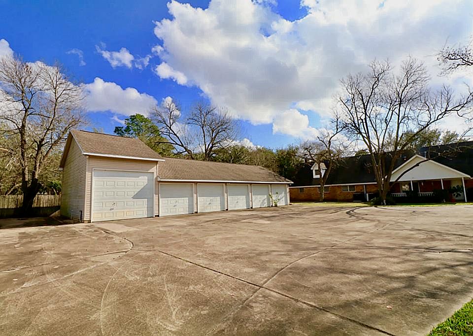 2nd image of 405 Llano St