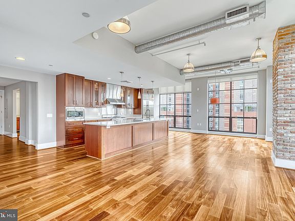 3rd image of 1615 N Queen St APT 502