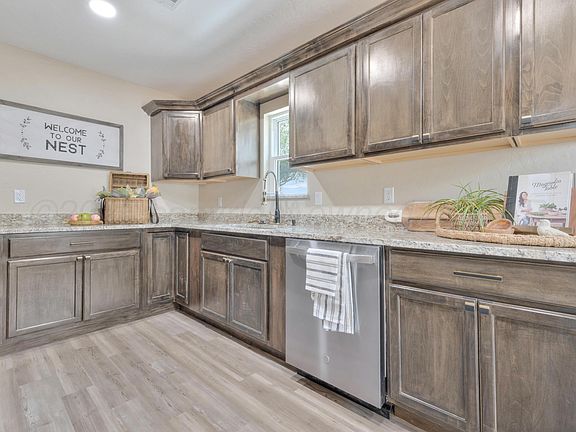5th image of 809 N Maddox Ave