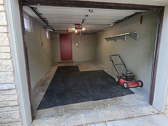 4th image of 527 Chicago Ave