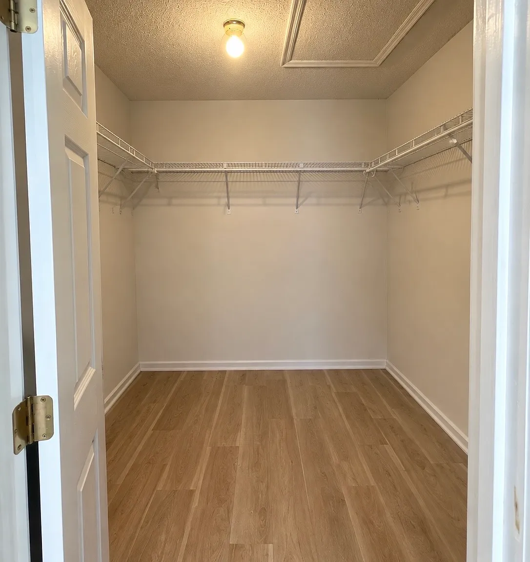 5 bed, 2376 sqft, $800 — Photo 3