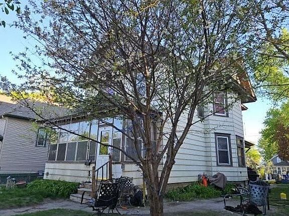 2nd image of 689 Charles Ave