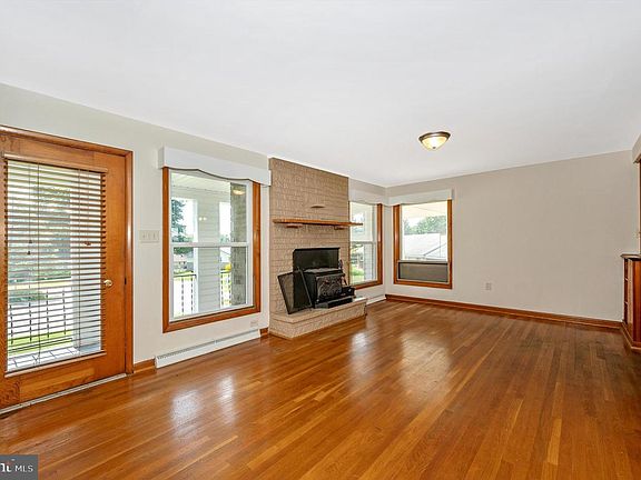 5th image of 11915 Sunset Cir