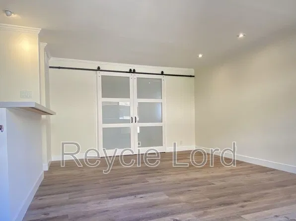970 Palm Ave APT 217, West Hollywood, CA 90069