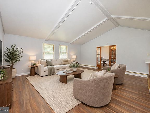 4th image of 263 Forrest Dr