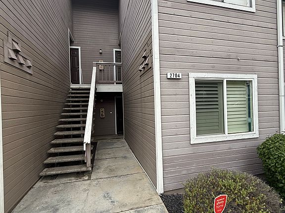 2nd image of 2704 Harvest Ln