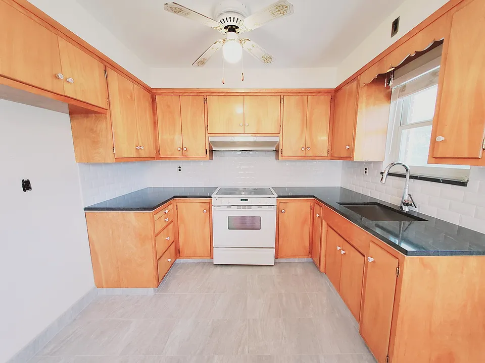 19 Ponus Ave #2