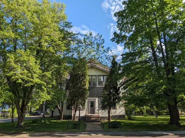 304 4th St NE #8, Braham, MN 55006