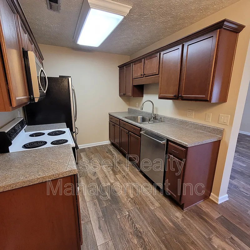 3 bed, 2.0 bath, 1276 sqft, $1,975 — Photo 4