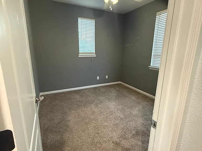 1661 Columbus Rd — Photo 9
