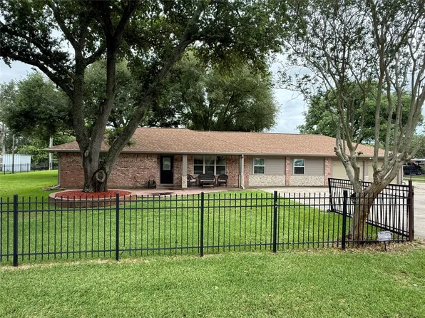 9326 Kostelnik St, Needville, TX 77461