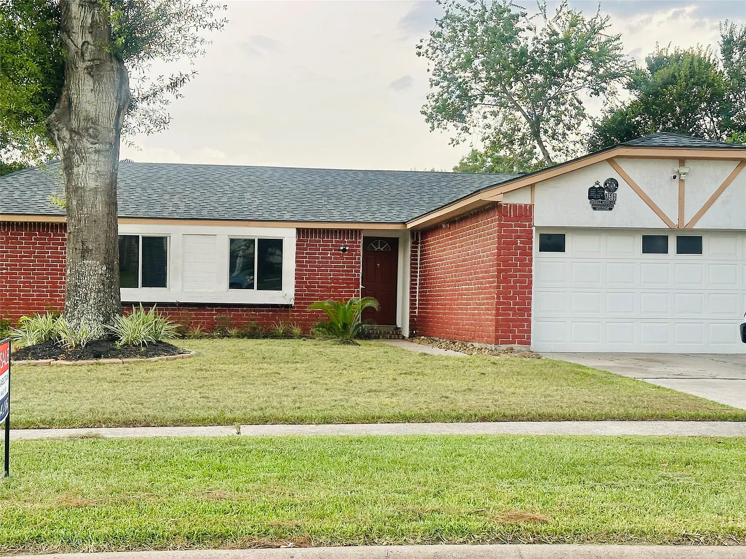 3 bed, 2.0 bath, 1438 sqft, $2,000 — Photo 2