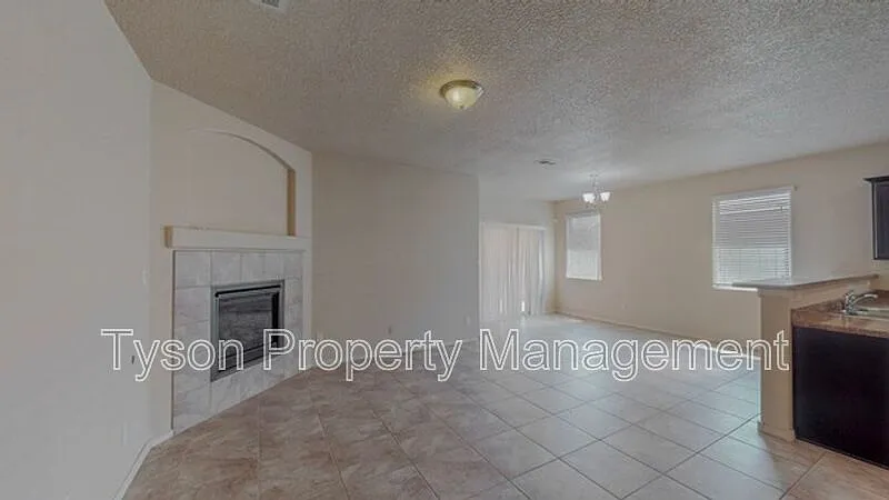 3 bed, 2.0 bath, 1434 sqft, $2,200 — Photo 2