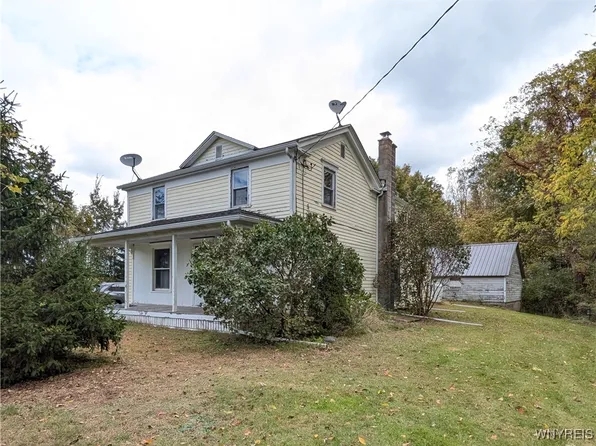 2437 County Line Rd, Medina, NY 14103