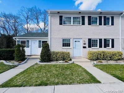 260 Village Drive #1, Hauppauge, NY, 11788