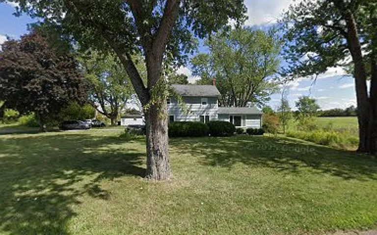 335 Town Line Rd — Photo 2