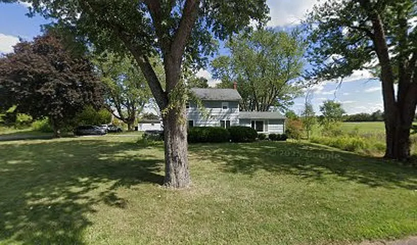 Building Photo - 335 Town Line Rd