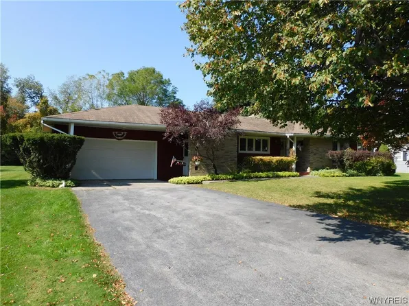 4170 Roxbury Dr, Williamsville, NY 14221