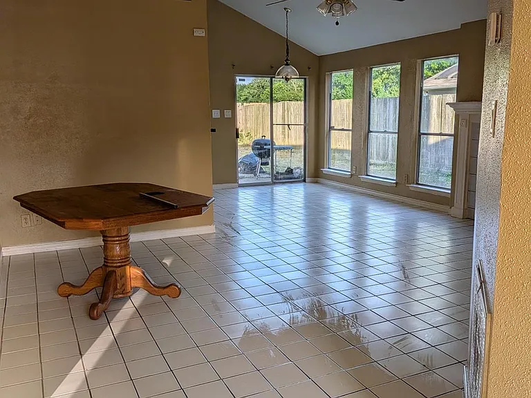 6826 Heather Hollow Dr — Photo 2