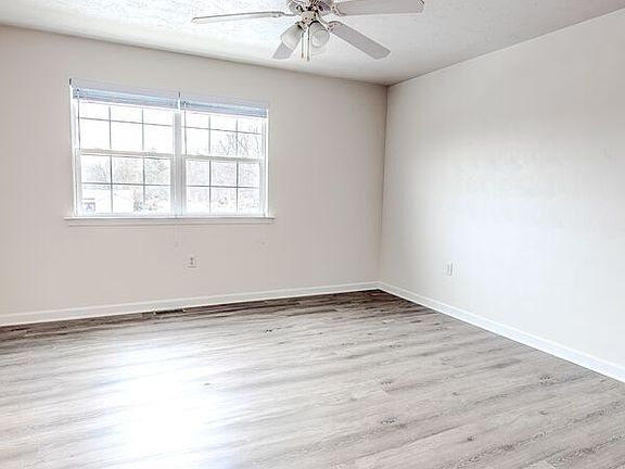 4th image of 77C Oak Dr #C