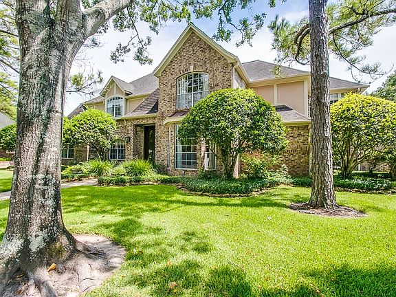2nd image of 3111 E Hickory Park Cir