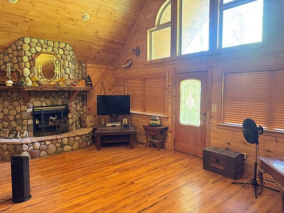 2nd image of 33 Big Tree Rd