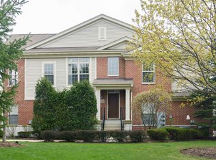 2455 Waterbury Ln, Buffalo Grove, IL