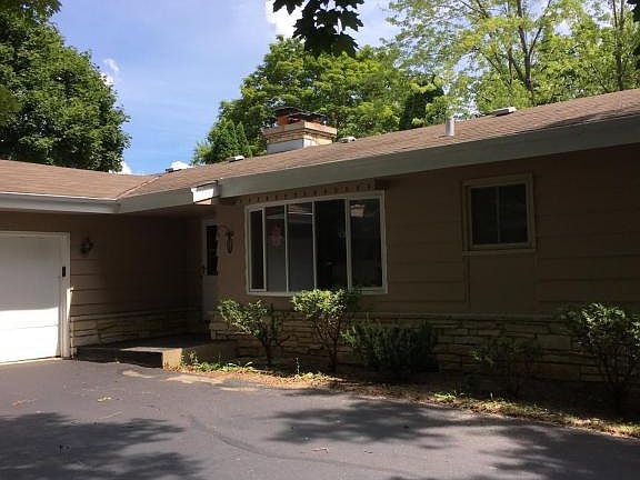 3rd image of 1452 Riverdale Dr